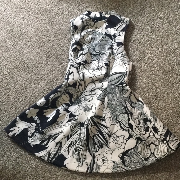 STUNNING Keepsake dress size XS - Picture 3 of 13